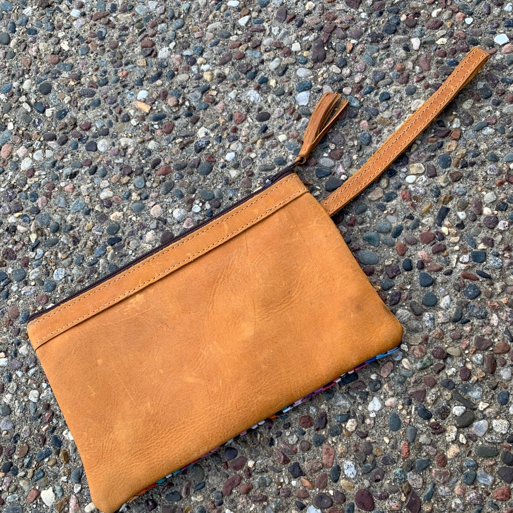 Rainbow ๐ Guatemalan clutch - Picture 2 of 5
